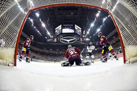 Eisbären Berlin gegen EHC Red Bull München – DEL Finale 4 Petri Vehanen, Eisbären Berlin