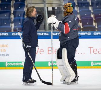 Pogge_Elle Sebastian Elwing - Justin Pogge - Eisbären Berlin